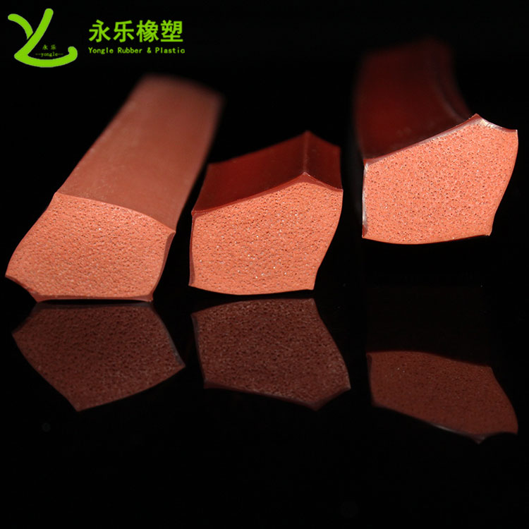 擠出復(fù)合發(fā)泡硅膠條，耐高溫復(fù)合發(fā)泡硅膠條，耐老化復(fù)合發(fā)泡硅膠條